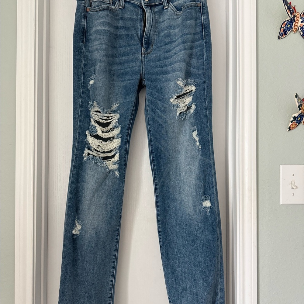 Judy Blue Distressed Straight Leg Jeans in Medium Blue